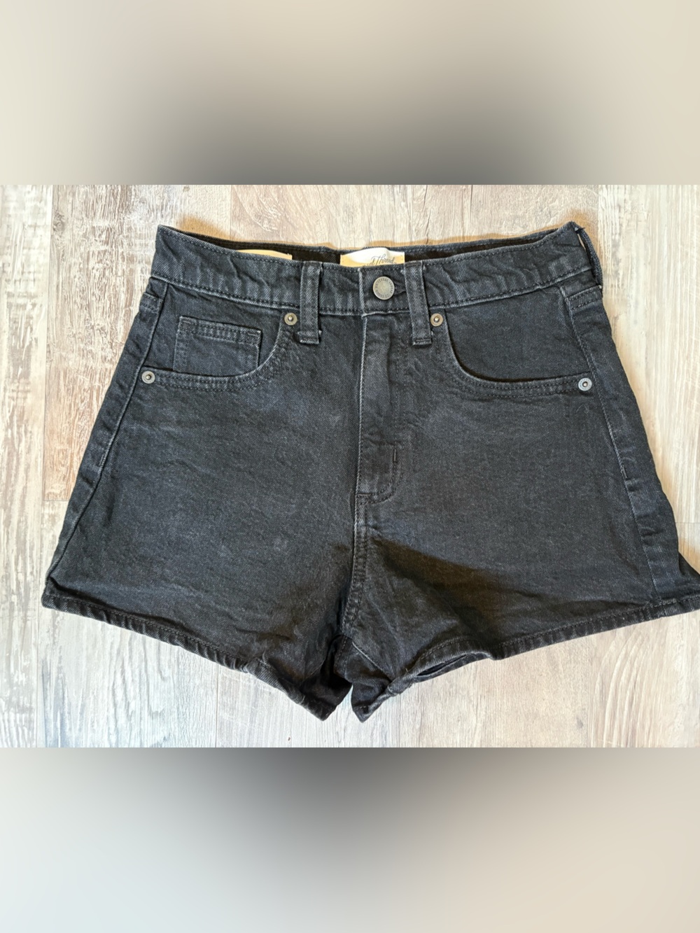 Universal Threads 90s High Rise Black Shorts Size 0